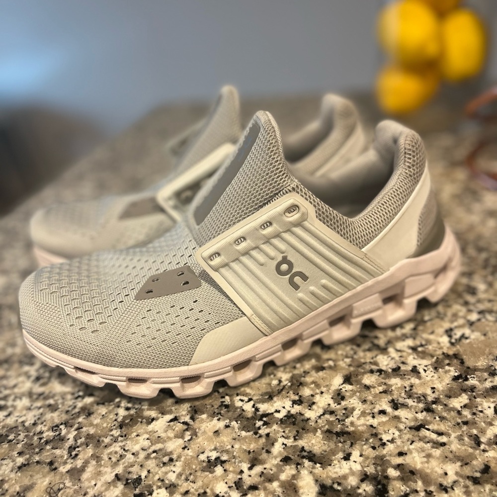 On cloudswift sneakers